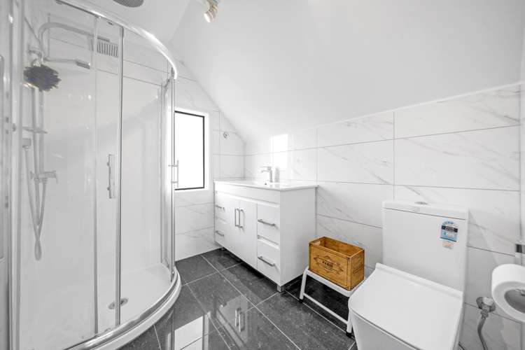 1/33 Challen Close Conifer Grove_19