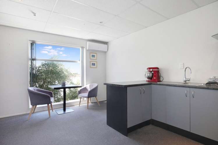 2/6 Raycroft Street Waltham_5