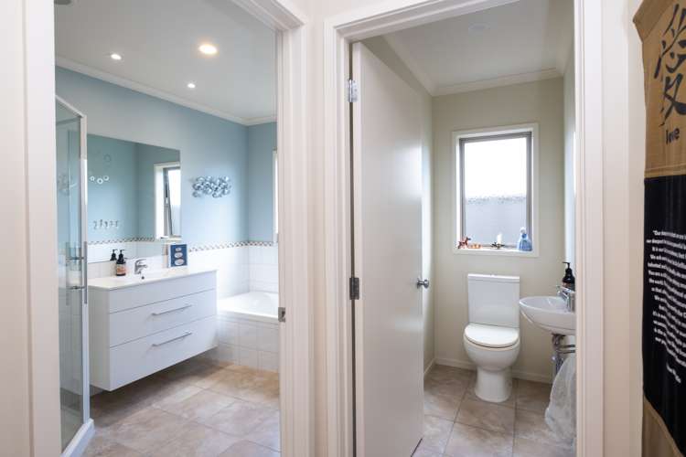 33 Delta Mews Place Clive_21