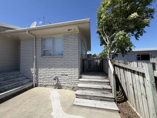 1/12 Crescent Court