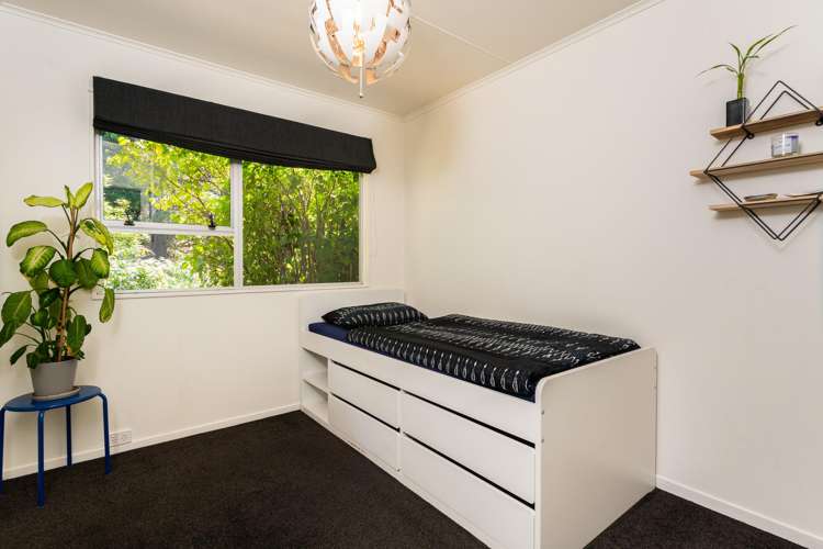 9 Cyril Way Paparangi_13