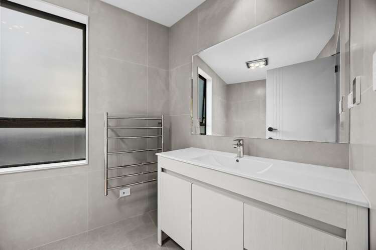 2 Koropiko Lane Flat Bush_14