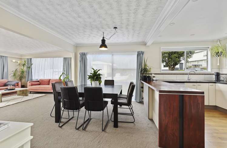 15 Brora Crescent Papakowhai_6