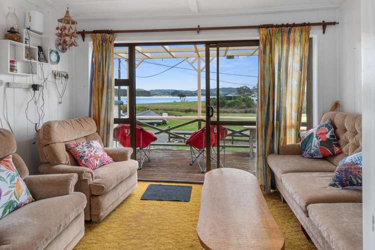 8 Hugh Barron Way Whananaki_12