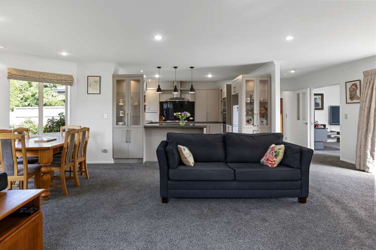 7 Jarnac Boulevard Yaldhurst_7