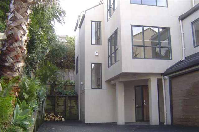 2/27 Commodore Parry Road Castor Bay_1