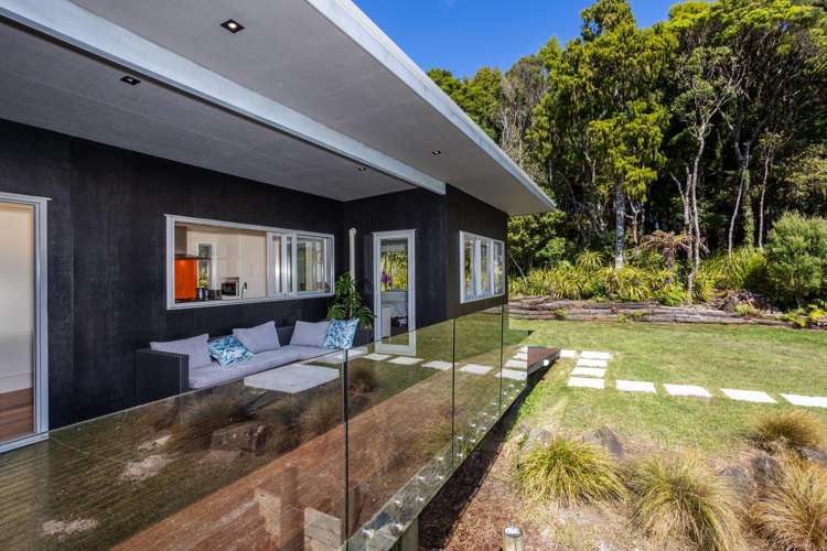 296 Piha Road Piha_32