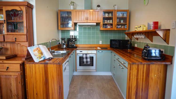 168 High Street South Carterton_2