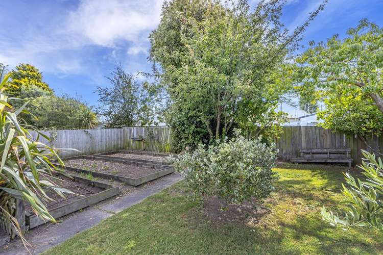 215 Breezes Road Aranui_2