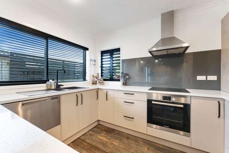 4B Lillian Place Orewa_8