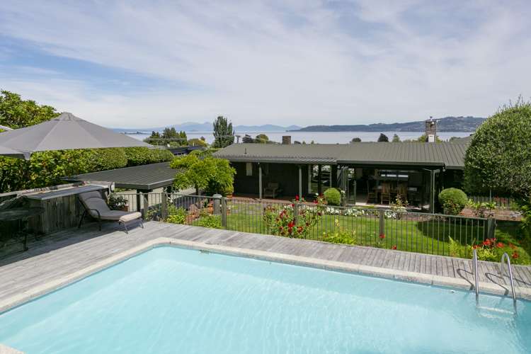 42 and 44 Gillies Avenue Taupo_0