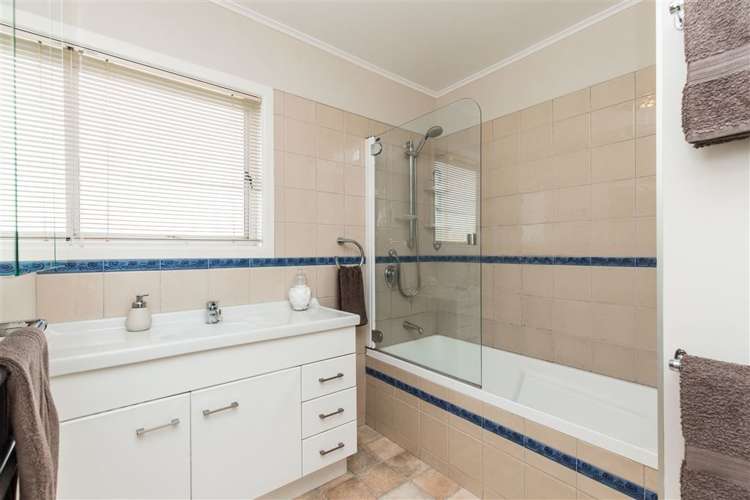 5 Drome View Place Beach Haven_13