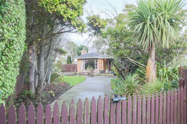 Sunny & Private Family Home!