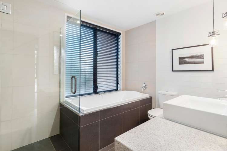 8 Buckler Court Jacks Point_12