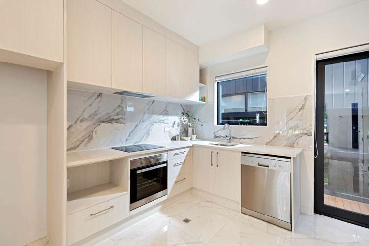 2/3 Beach Road Te Atatu Peninsula_8