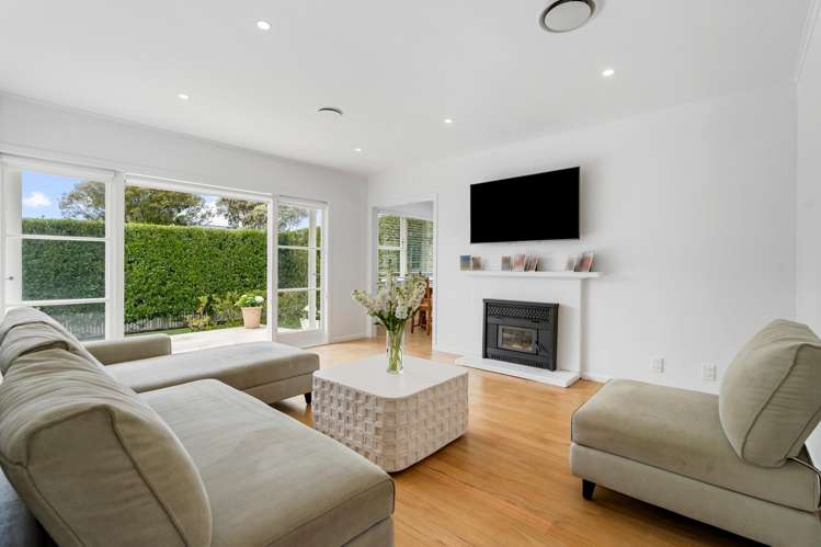 12 Crocombe Crescent Beach Haven_4