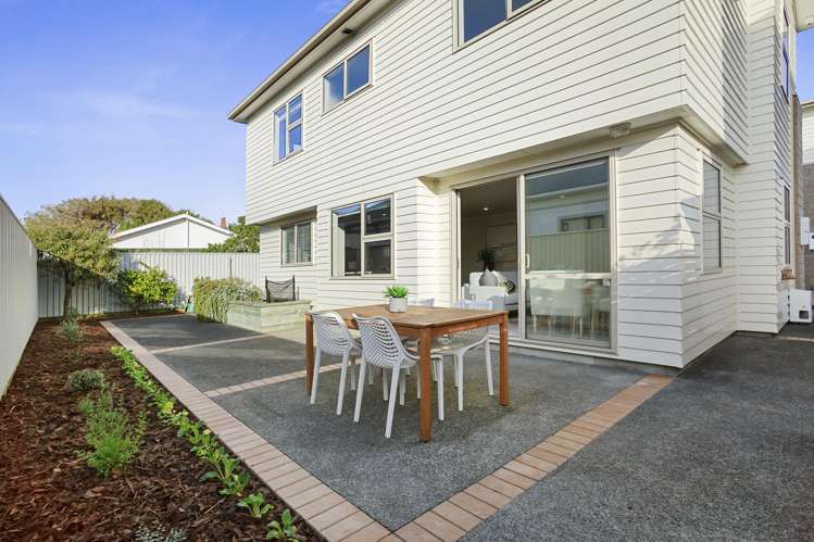 21 Latimer Way Petone_17