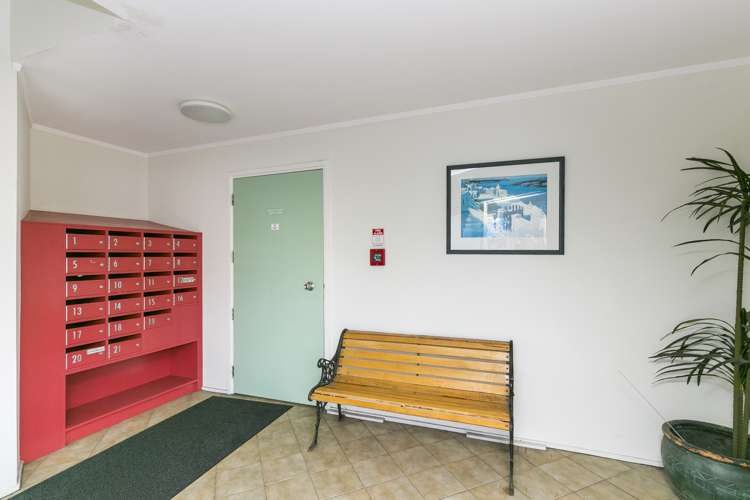 13/8 Girton Terrace Mount Cook_12