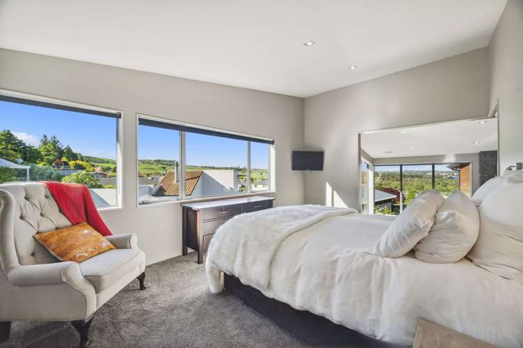 1/10 Krissell Place Acacia Bay_11