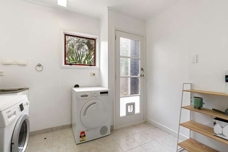 81 Seaview Road Paremata_33