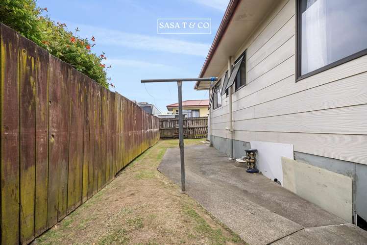 2/4 Colin Street Mangere_14