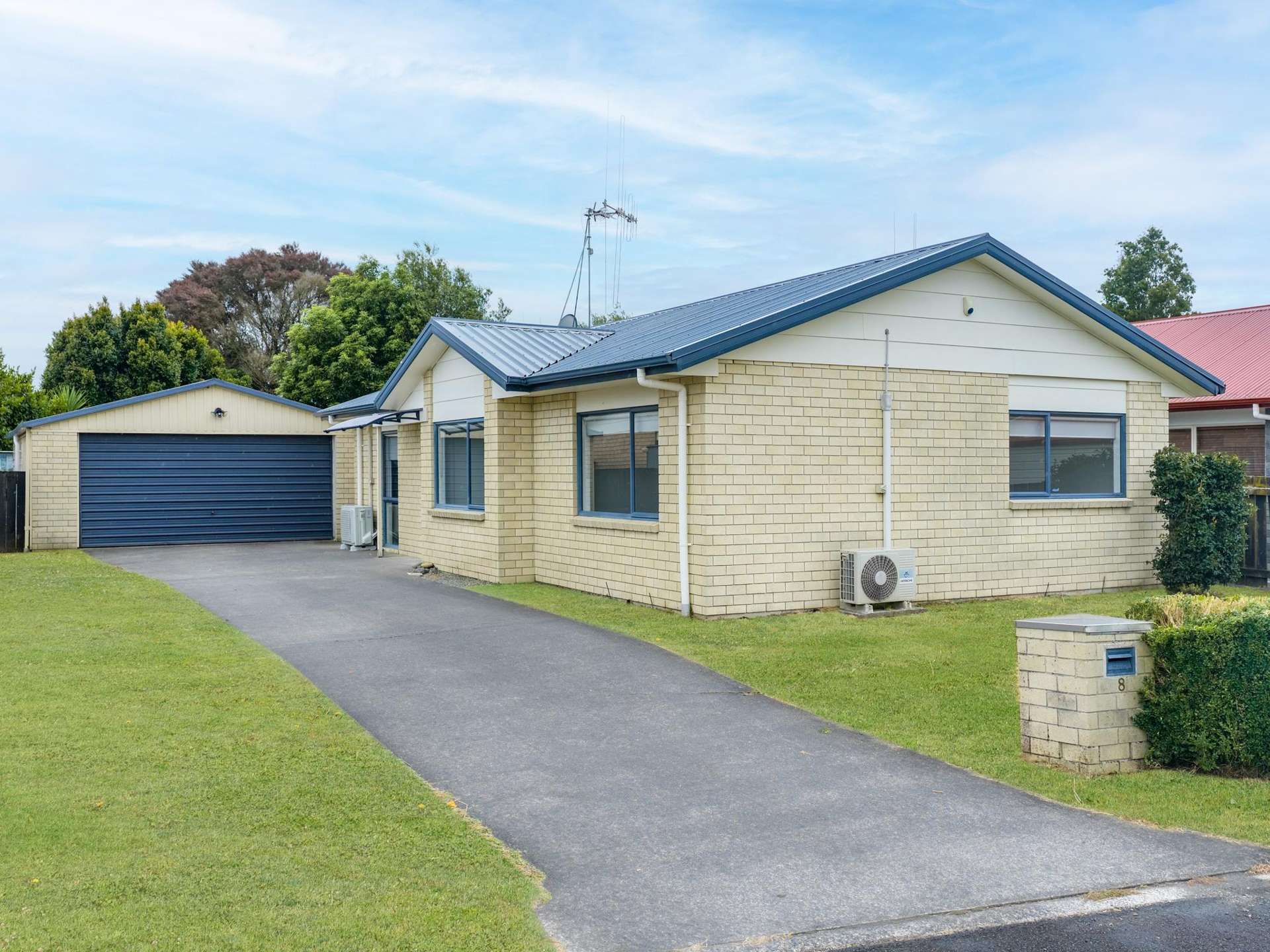 8 Harvard Court Melville_0