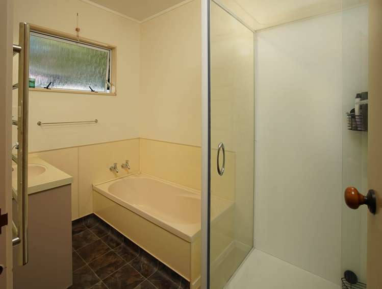 2/6 Manson Avenue Stoke_11