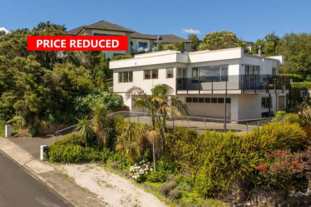 SEA VIEWS, ELEVATED, DOUBLE-GLAZED AND A SURPRISE!