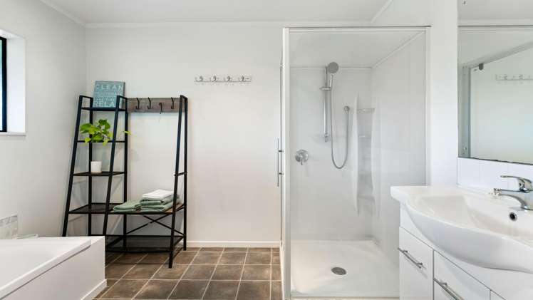 2 Tavarnya Way Patumahoe_10