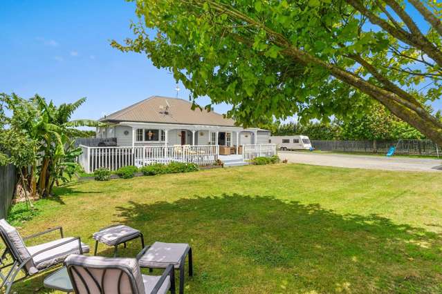 Charming 1960s Cottage with Pool & Versatile Shed