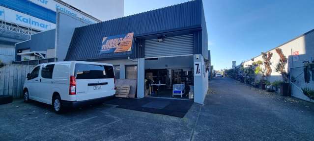 LIVE/WORK ONEHUNGA WAREHOUSE