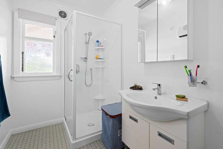 54 Baylys Road Carterton_11