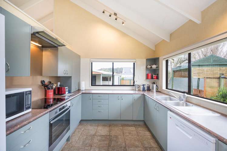 5 Hennessy Street East Foxton Beach_4