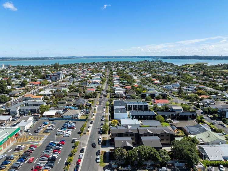 9&11 Huia Road Pt Chevalier_12