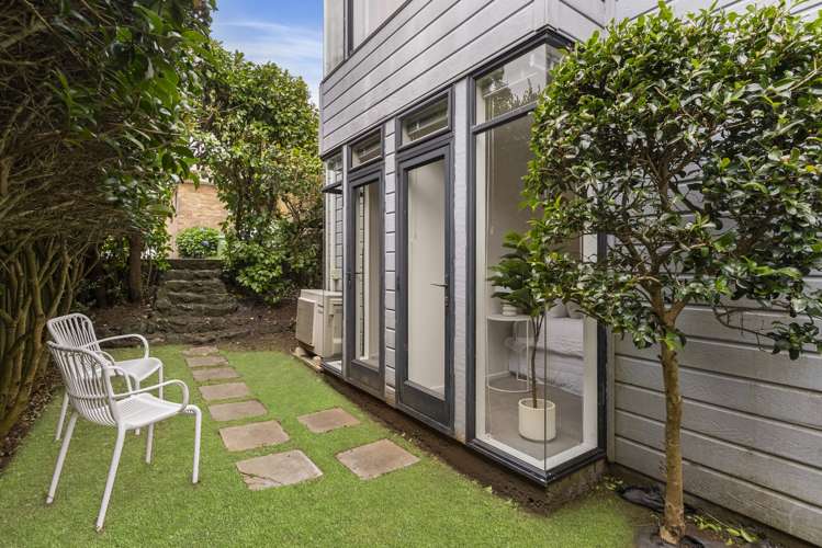 2/114 Landscape Road Mount Eden_8