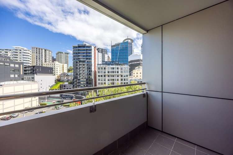 906/18 Beach Road Auckland Central_16
