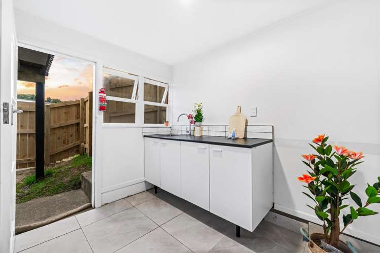 2 Lowtherhurst Road Massey_18
