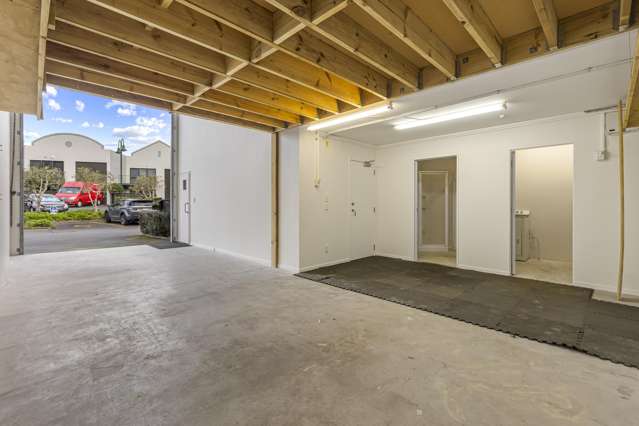 2/6 Airborne Road Rosedale_1
