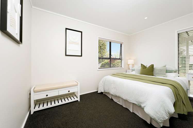 2/15 Castaing Crescent_5