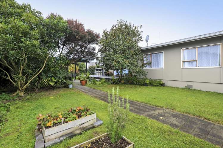 13 Kirkcaldy Place Flaxmere_15