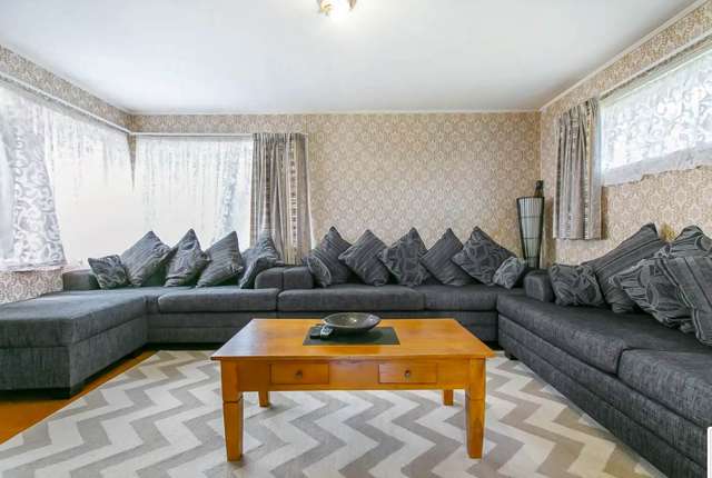 4 Staverton Crescent Mangere_4