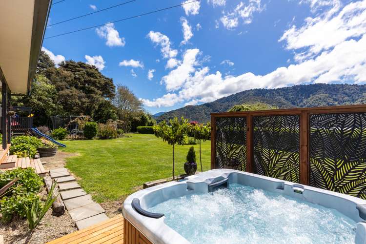 1058 Queen Charlotte Drive Anakiwa and Surrounds_16