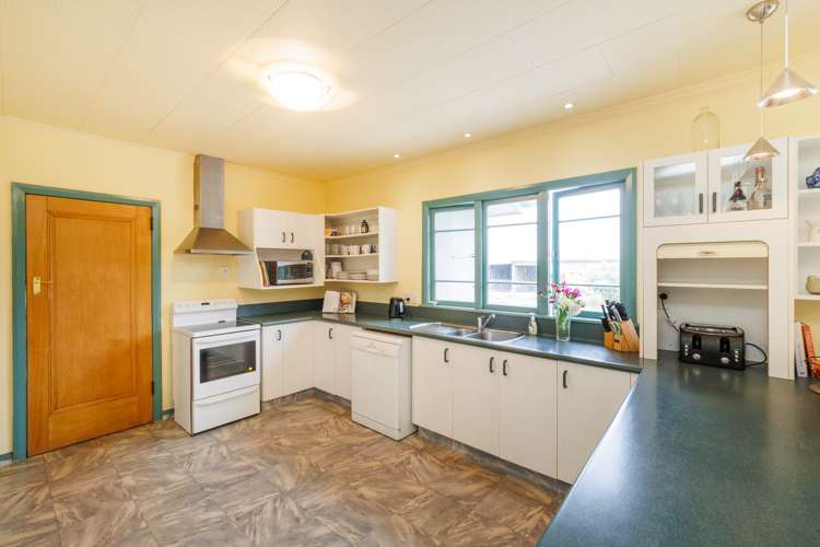 828 Colyton Road Bunnythorpe_10