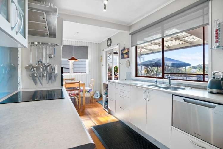 41 Archibald Road Kelston_9