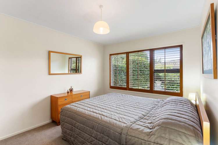 2/4 Oban Road Browns Bay_16