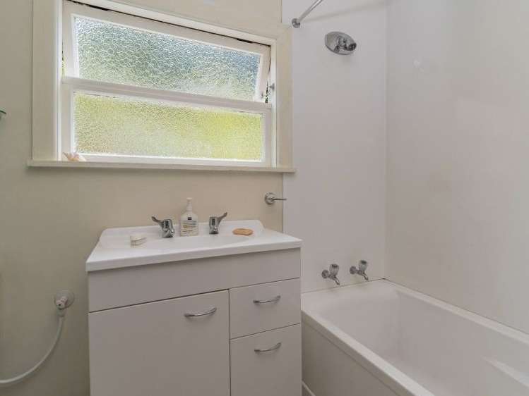 116 Murphy Street Toi Toi_11