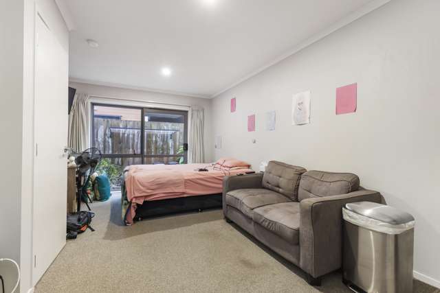 3/181 Knighton Road Hillcrest_3