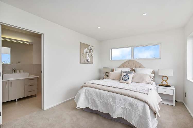 77 Bordeaux Parade Te Atatu South_10