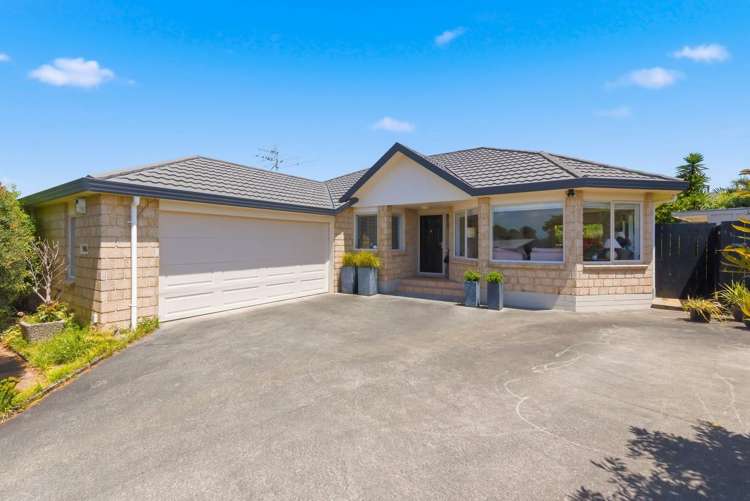 10 Barrett Drive Waikanae Beach_1
