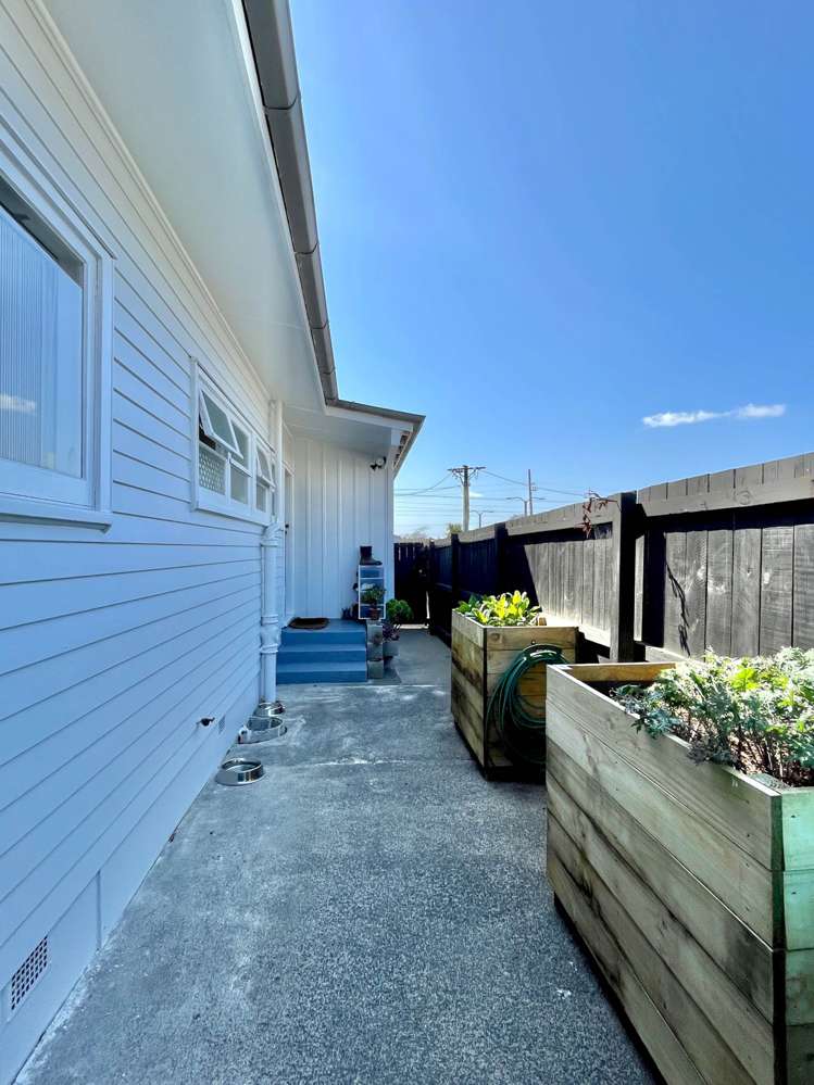 8 Pooks Road Ranui_18